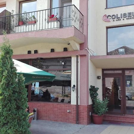 Hotel Coliseum 卡拉法特 外观 照片
