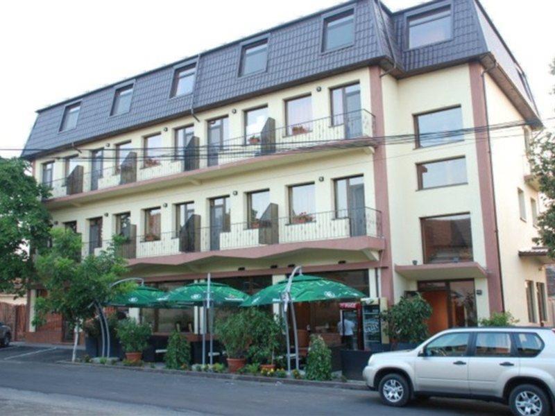 Hotel Coliseum 卡拉法特 外观 照片