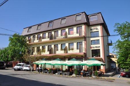 Hotel Coliseum 卡拉法特 外观 照片