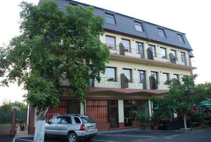 Hotel Coliseum 卡拉法特 外观 照片