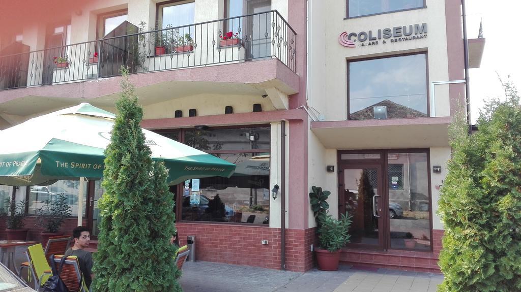 Hotel Coliseum 卡拉法特 外观 照片